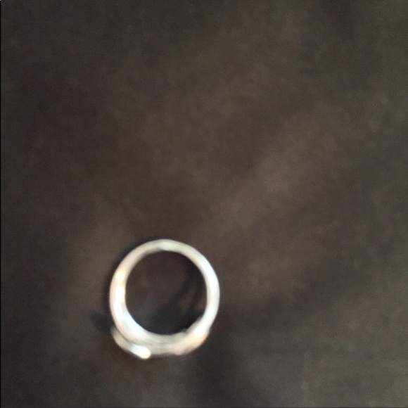 Silver ring - Picture 2 of 4